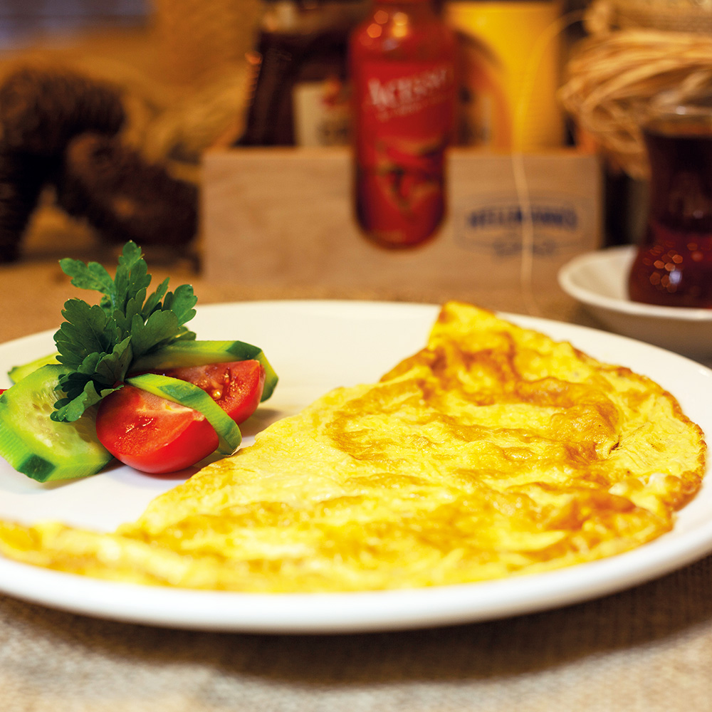Sucuklu Kaşarlı Omlet 